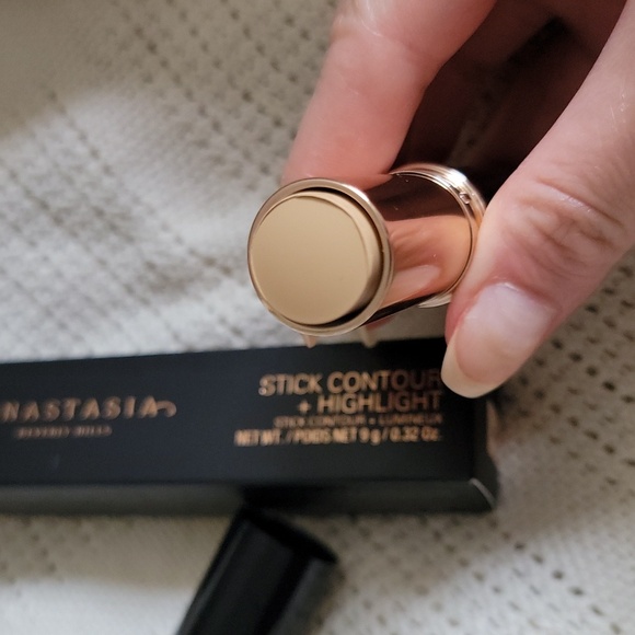 Anastasia Beverly Hills Contour & Highlight Stick in Banana 9g - Picture 6 of 7